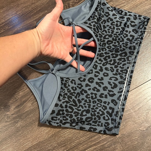 PINK Victoria's Secret Gray and Black Leopard Sports Bra - Picture 5 of 9